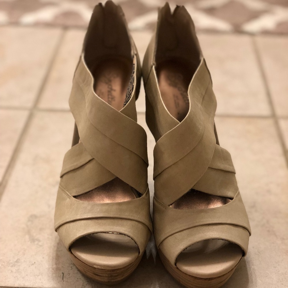 Tan leather platform wedge